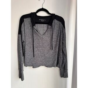 Beyond Yoga Cropped Hoodie Gray Black Thumbhole Long Sleeve Athletic Women's S